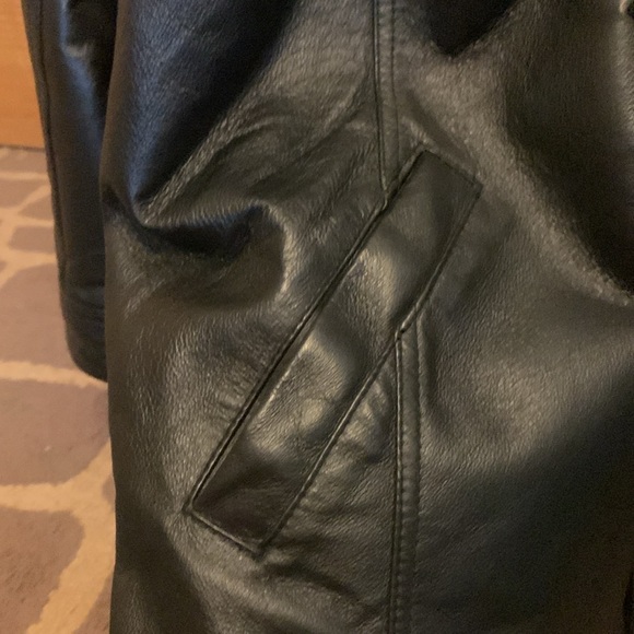 Vintage brand-black genuine leather 3/4 coat w/zip out plush lining. - Picture 8 of 9